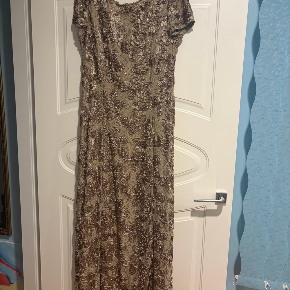 Alex Evenings Long Rosette Lace Maxi Gown,
Color Tan, Size 16 - Picture 2 of 3